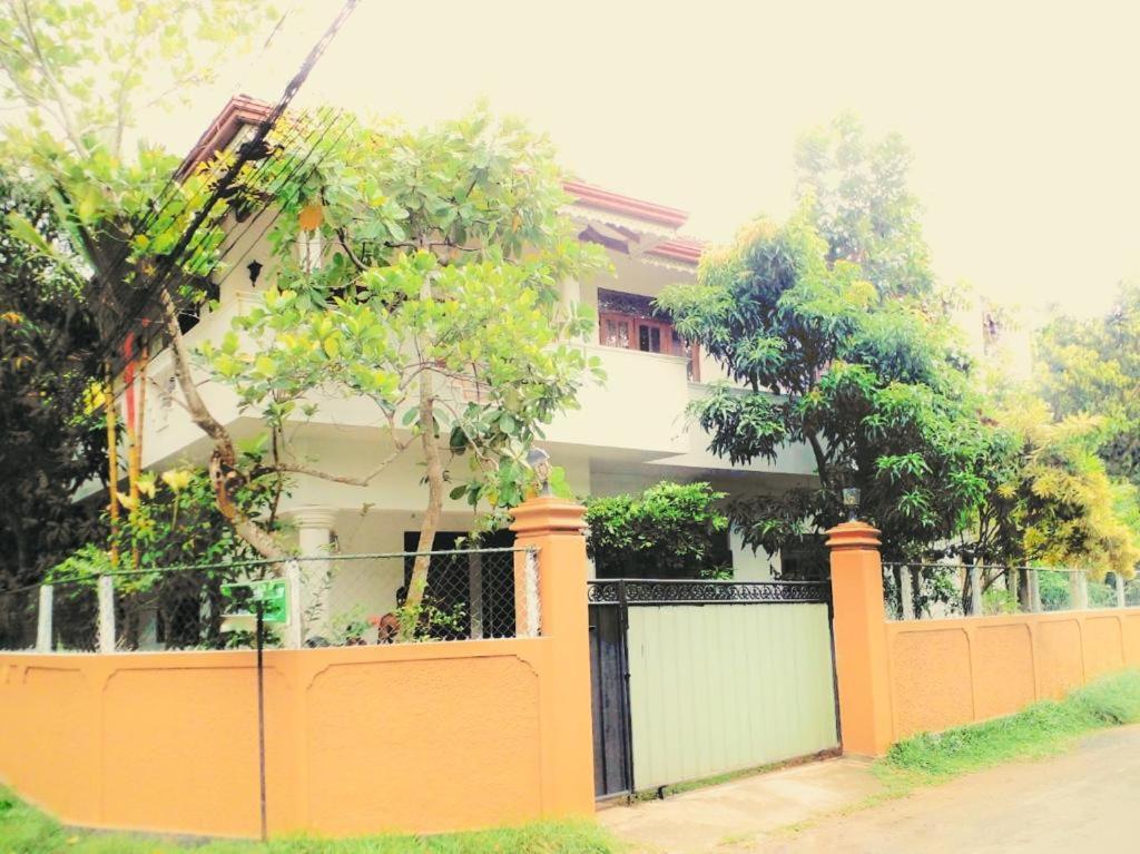 Ferienwohnung The Tourist Balcony Negombo Exterior foto